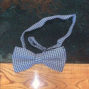 Bow tie